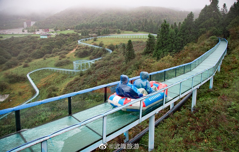 重庆仙女山国家5A 级风景区玻璃漂流